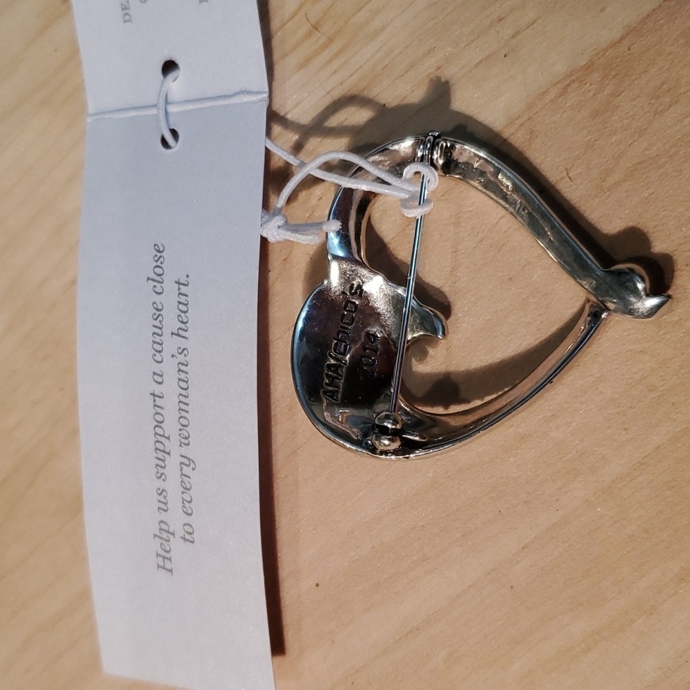 ♥️ NIB CRYSTAL HEART BROOCH - Picture 3 of 10